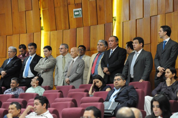 Como pocas veces en la vida política de Veracruz líderes empresariales en la entidad, están unidos para emplear los recursos legales y echar abajo el incremento de impuestos que Javier Duarte impuso a través de los diputados rémoras del PRI y sus cómplices/ FOTOVER