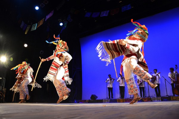Jóvenes danzantes de Maravatio Michoacán se presentaron con éxito ante cordobeses en festival internacional