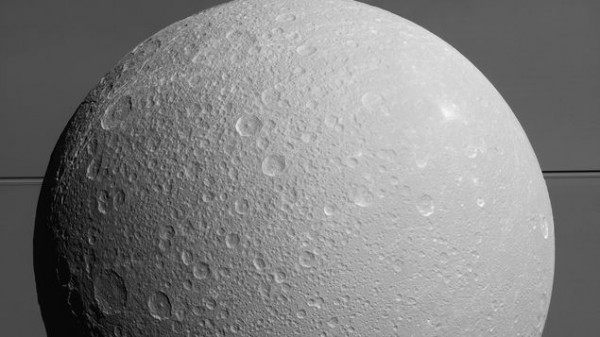 Sonda-Nasa-atraviesa-geiser-Saturno_MEDIMA20151029_0216_5