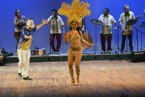 Las bailarinas brasileñas le prendieron fuego al arranque el Festival Internacional del Folclore