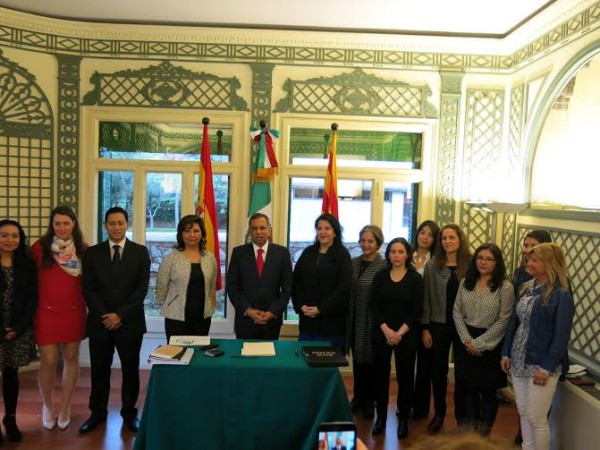 A la redacción de Plumas Libres, el ex gobernador informa que ya es cónsul en Barcelona, España/ Foto de su equipo de prensa
