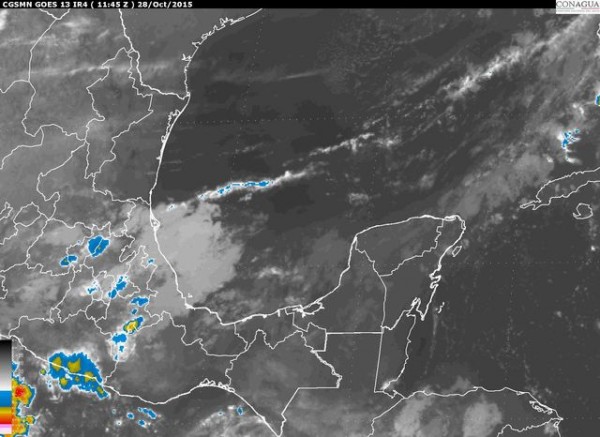 Persistirá el tiempo estable con lluvias aisladas en regiones de montaña, especialmente del Estado de Veracruz. Ambiente frío por las noches en regiones montañosas de ambos Estados.