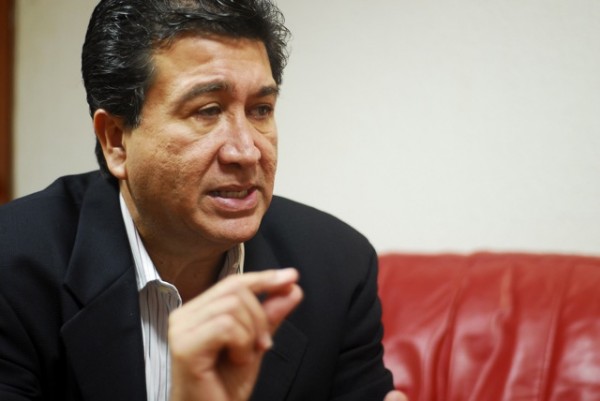 Héctor Yunes Landa pide a diputados locales no sufragar a favor de cobro de más impuestos