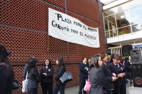 Casi 90 mil maestros pararon labores en todo el país y la SEP amenaza con no pagarles el día