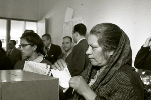 1953, durante el gobierno del ex presidente veracruzano Adolfo Ruiz Cortines, se decide el derecho a sufragar de la mujer, acto que se consolidaría hasta un 2 de julio
