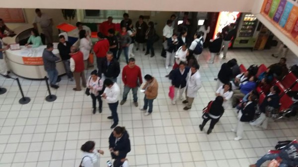 Ya están cansados de no recibir a tiempo el pago de sus salarios/ Foto Francisco de Luna