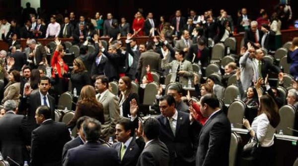 Panistas y Perredistas habrían negociado ya con la presidencia para aprobar privatización de pensionados del Issste