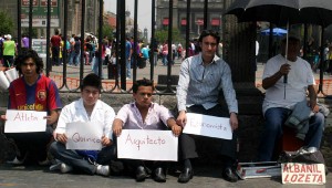 Miles de jóvenes incluso con estudios profesionales, no encuentran trabajo en un México estancado