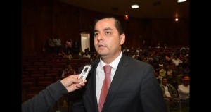 El diputado Heber Carballo Salazar está siendo señalado por un trabajador de participar en la red de legisladores que exigen "moches" a salarios de empleados