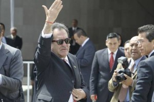 Armando Hinojosa Cantú es propietario de Grupo Higa, regala residencias a funcionarios a cambio de contratos millonarios y hasta viaja en el aviòn presidencial.