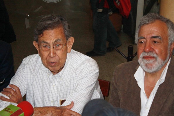 Cuauhtémoc Cárdenas con Alejandro Encinas en conferencia de prensa en Xalapa/Fotover