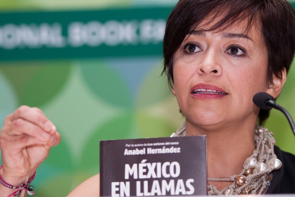Anabel Hernández periodista, le allanaron su casa otra vez. En la PGR le dijeron que le "van a contar la verdad histórica sobre las investigaciones en su caso, en son de burla