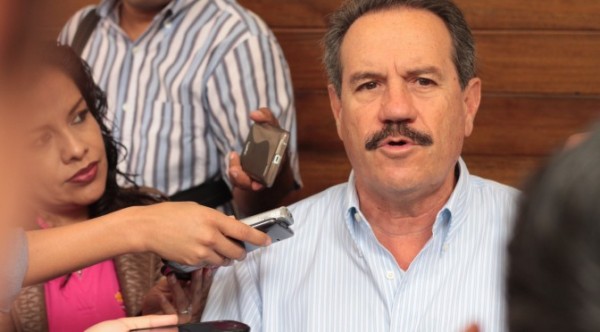 Juan Bueno Torio aspirante a la candidatura del PAN al gobierno de Veracruz, denunció la quiebra del sistema de salud estatal por deudas