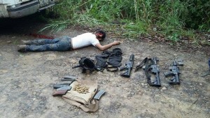 El presunto delincuente portaba armas de grueso poder, ¿quién las vende?/ Agencias