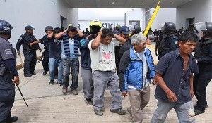 Líderes magisteriales detenidos en Oaxaca para que dejen de pelear por derechos de maestros