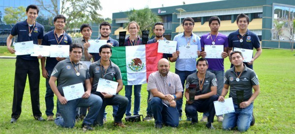 Estos veracruzanos que ganaron todo en un concurso internacional de robótica callan a los funcionarios públicos que insisten en privatizar la educación en México, la enseñanza pública si sirve, aquí están los premios