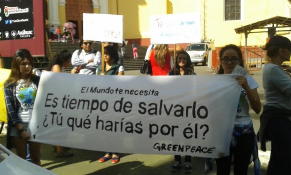 Integrantes de Greenpeace y la Vida, protestaron en Xalapa en el marco del Día Internacional del Cambio Climático/ F.Fco. de Luna