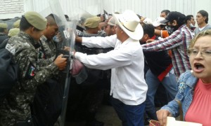 Fuerza civil también agredió a diputado federal por Xalapa/ Plumas Libres