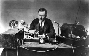 1853.- En México es inaugurada la primera línea telegráfica