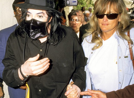 1996.- El cantante estadunidense Michael Jackson contrae matrimonio con Debbie Rowe,