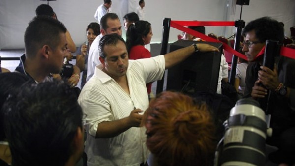 Luis Ángel Bravo ordenó a sus agentes, evitar a reporteros y fotógrafos realizar su trabajo amenazando de detenciones/ foto Cuartoscuro