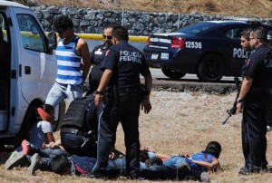 Policias federales detienen con exceso de violencia a estudiantes aún tras lo de Ayotzinapa