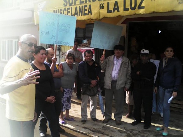 Durante la protesta exigieron al Ayuntamiento de Xalapa y a la Comisión Municipal de Agua y Saneamiento (CMAS) aceleren los trabajos/ Foto F. de Luna