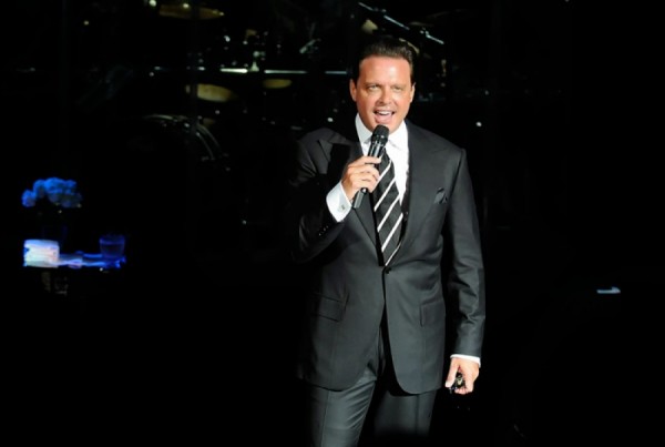 Los últimos conciertos de Luis Miguel fue en Argentina fonde fue critcado por la prensa por catar sin ganas y no prender a los fans