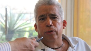 Francisco Valencia alfíl rojo para dividir al PRD