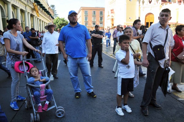 Ciudadanos junto con pensionados cierran el centro de la ciudad en apoyo a Jubilados/Fotover