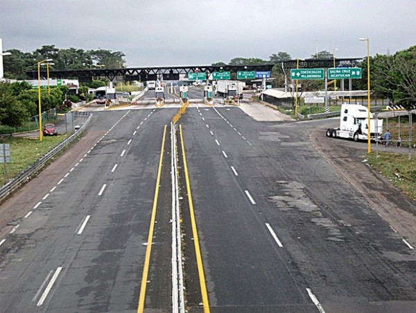 Carreteras del sur de Veracruz llenas de baches y ahora afectadas por asaltos múltiples a cualquier hora del día o de la noche