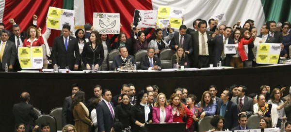 Diputados de MORENA se opusieron a las reformas a ley del IPE porque buscan privatizar el manejo de recursos de pensionados (Cuartoscuro)