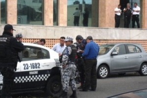 Un teniente se enfrentó a tiros para evitar ser asaltado frente a banco en Boca del Río