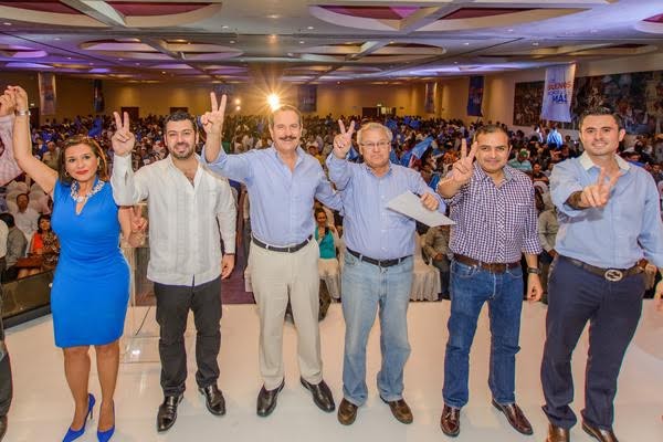 Juan José Rodriguez Prats y Ernesto Cordero apoyaron a Juan Bueno en su evento