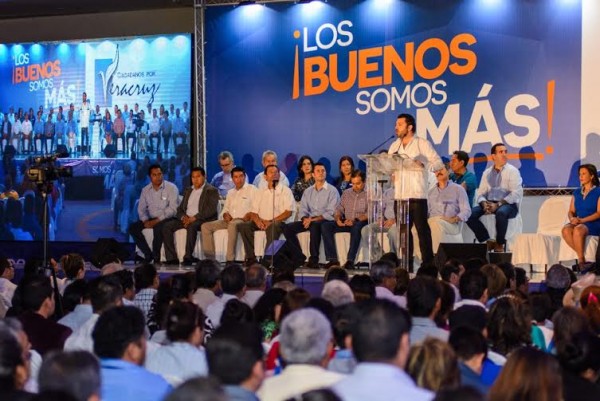 "Los veracruzanos tenemos capacidad para enfrentar los retos, por un futuro cierto y bueno: Bueno Torio", dijo en el marco de la toma de protesta de la nueva organización que busca impulsar el cambio en Veracruz