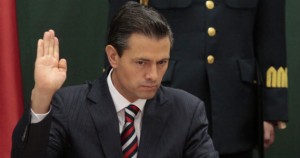 Enrique Peña Nieto juró que habría ajuste en gastos a la burocracia y tendrá un aguinaldo de casi medio millón de pesos por apenas mil 50 pesos de un obrero que gana salario mínimo ¡el colmo!