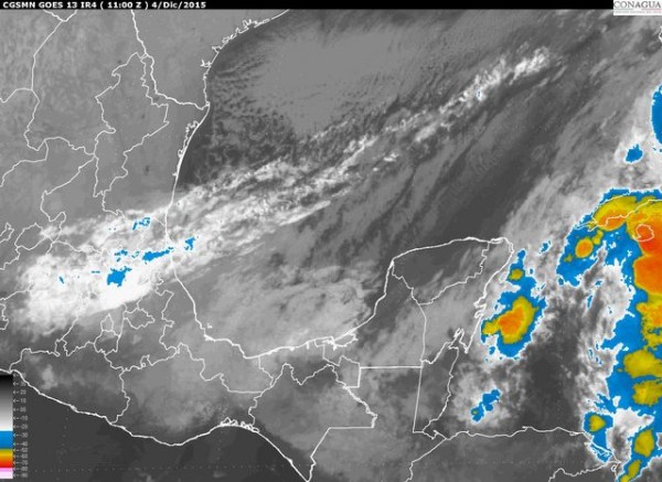 Se mantiene la nubosidad cubriendo la mayor parte del Estado de Veracruz, misma que provoca lluvias muy fuertes, especialmente en la porción sur.