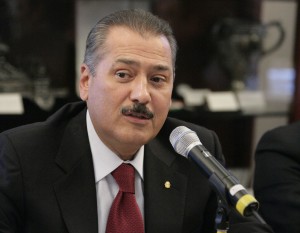 Manlio Fabio Beltrones líder del PRI nacional gana sumas millonarias según su declaración de bienes