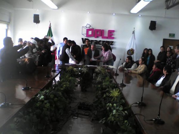 Registros de aspirantes independientes en el OPLE/ Francisco de Luna