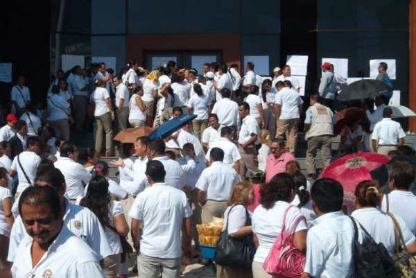 Reclaman 6 millones de pesos en prestaciones laborales, becas y demás