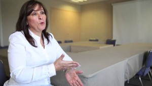 La diputada federal por Coatzacoalcos acusa que funcionarios de EPN "se están repartiendo el pastel y endeudarán al país por 100 años con bursatilización de construcción de nuevo aeropuerto"
