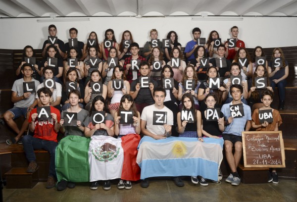 Primera foto de la campaña Visual Action por Ayotzinapa. Colegio Nacional de Buenos Aires. Buenos Aires, Argentina Foto: Marcelo Brodsky, 2014