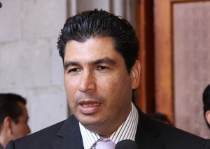 David Velasco Chedraui que las tiendas de su familia no avalan suspensión en cobro de estacionamiento