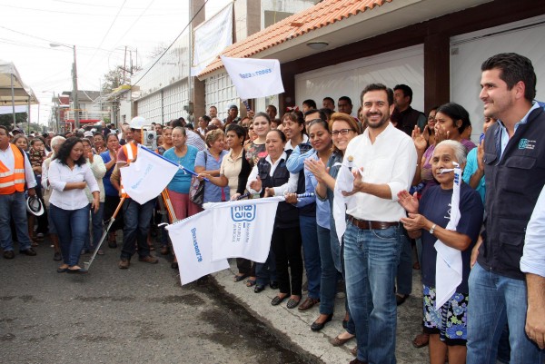 FOTO ALCALDE INICIO OBRA CALLE LOPEZ RUIZ 02