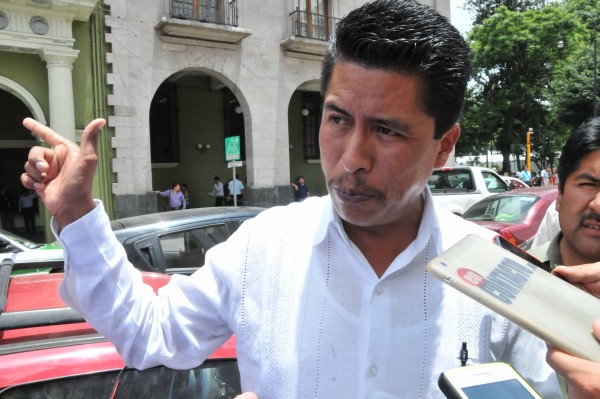 Alcalde de Soledad Atzompa, Bonifacio Aguilar en su protesta en Xalapa el 24 junio en Xalapa en protesta por retención de recursos de Sefiplan/Fotover