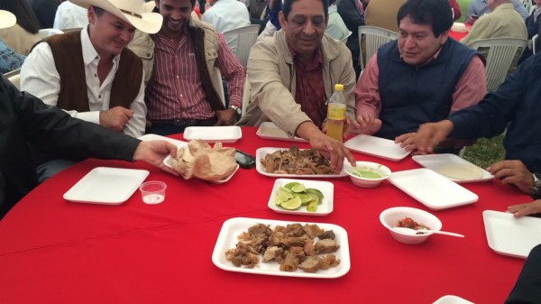 Les dieron carnitas y chicharrones de a montón/ D. Jácome