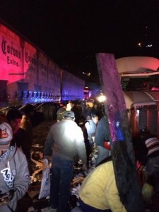 Pobladores salieron a llevarse la fruta del trailers y uno murió con golpe en la cabeza/ Foto agencias