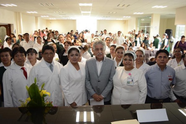 Alcalde de Córdoba Tomás Ríos agradeció y reconoció a enfermeras su extraordinaria labor