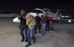 Entre gobierno de EPN y el de Javier Duarte, montaron esta detención para acallar a la opinión pública, pero los 5 jóvenes, siguen desaparecidos