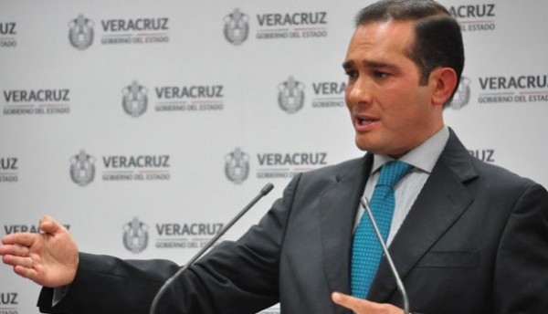 Luis Ángel Bravo Contreras se niega a revelar mas información sobre los 5 chicos levantados por policias en Tierra Blanca